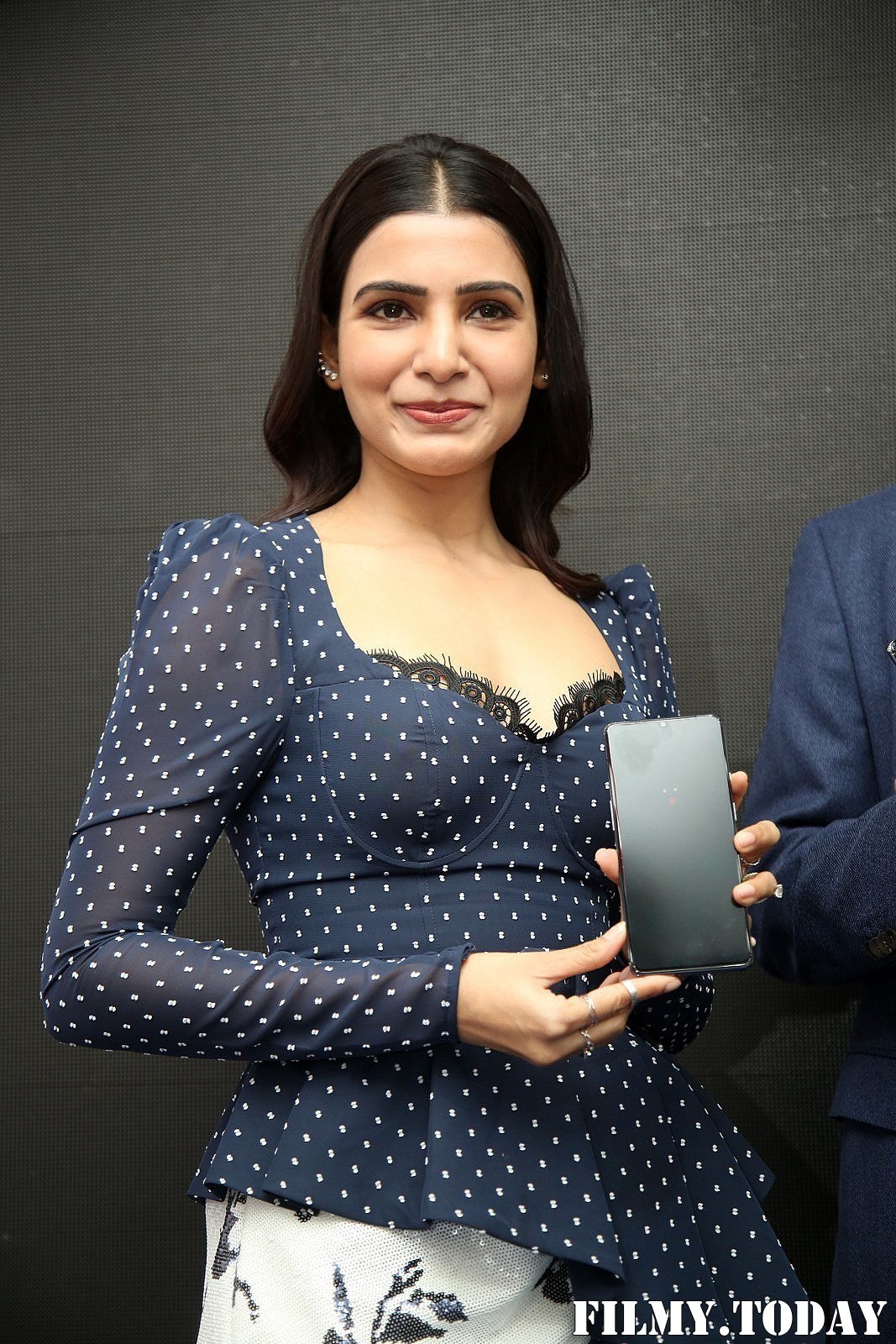 Samantha Launches Oneplus Mobiles At Big C | Picture 1690702