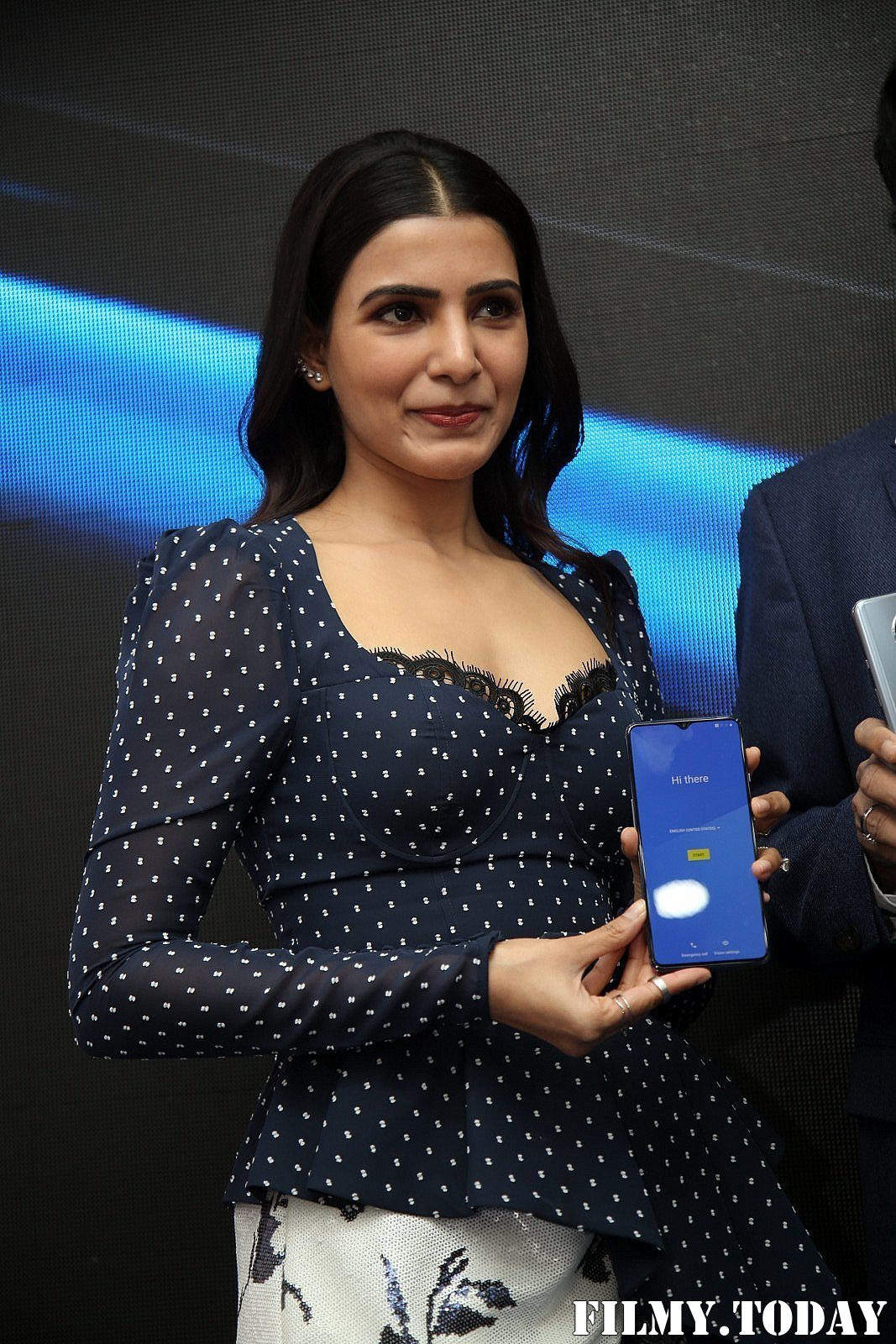 Samantha Launches Oneplus Mobiles At Big C | Picture 1690704