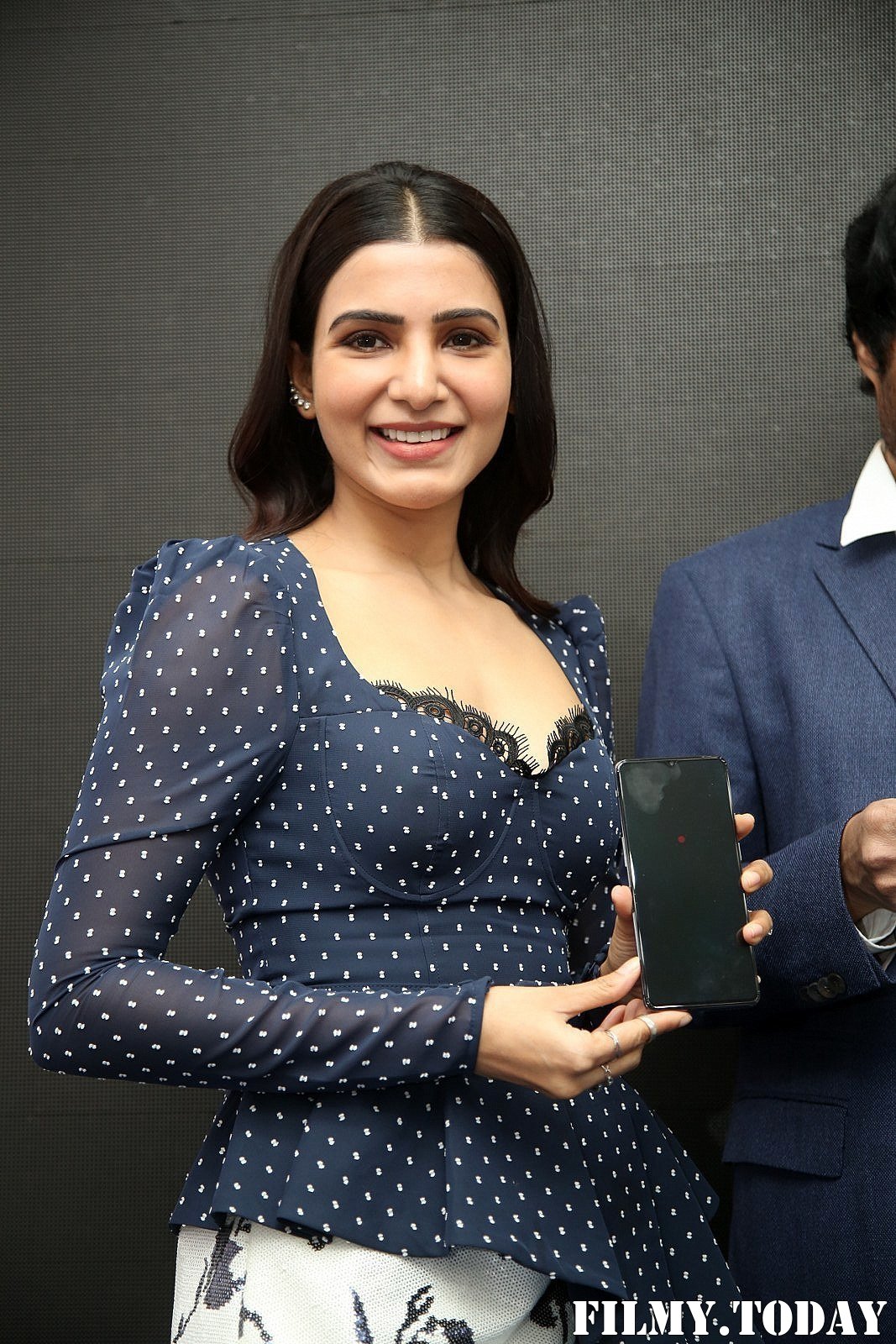 Samantha Launches Oneplus Mobiles At Big C | Picture 1690701