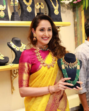 Pragya Jaiswal Inaugurates Hiya Designer Jewellery Showroom Photos | Picture 1692107