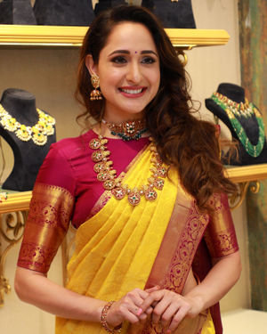 Pragya Jaiswal Inaugurates Hiya Designer Jewellery Showroom Photos | Picture 1692130