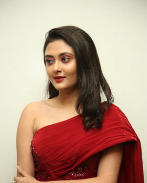 Megha Chowdhury - Oorantha Anukuntunnaru Movie Pre Release Event Photos | Picture 1688327