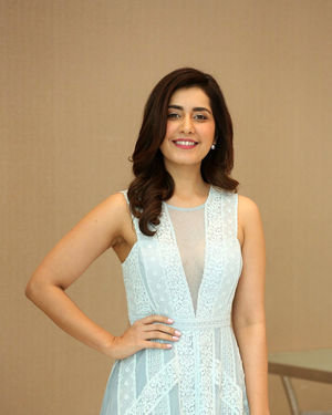 Raashi Khanna - World Famous Lover Movie Trailer Launch Photos | Picture 1719349