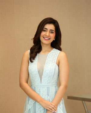 Raashi Khanna - World Famous Lover Movie Trailer Launch Photos | Picture 1719345