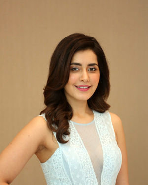 Raashi Khanna - World Famous Lover Movie Trailer Launch Photos | Picture 1719344