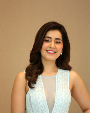 Raashi Khanna - World Famous Lover Movie Trailer Launch Photos | Picture 1719341