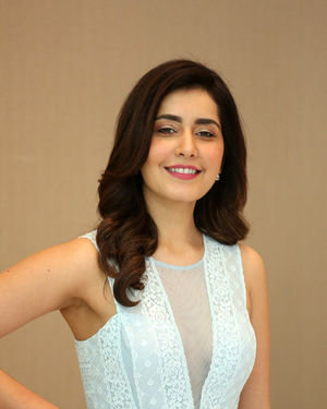 Raashi Khanna - World Famous Lover Movie Trailer Launch Photos | Picture 1719342