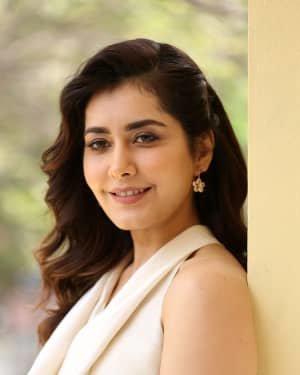 Raashi Khanna At World Famous Lover Film Interview Photos | Picture 1720466